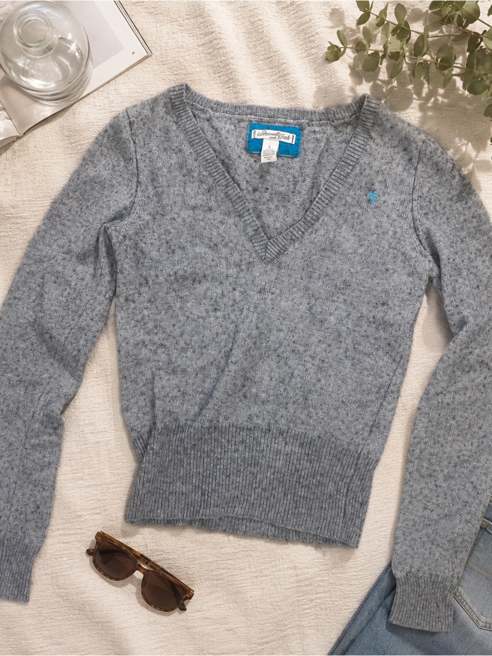 Vintage Y2K Abercrombie & Fitch Gray V-Neck Moose Logo Sweater